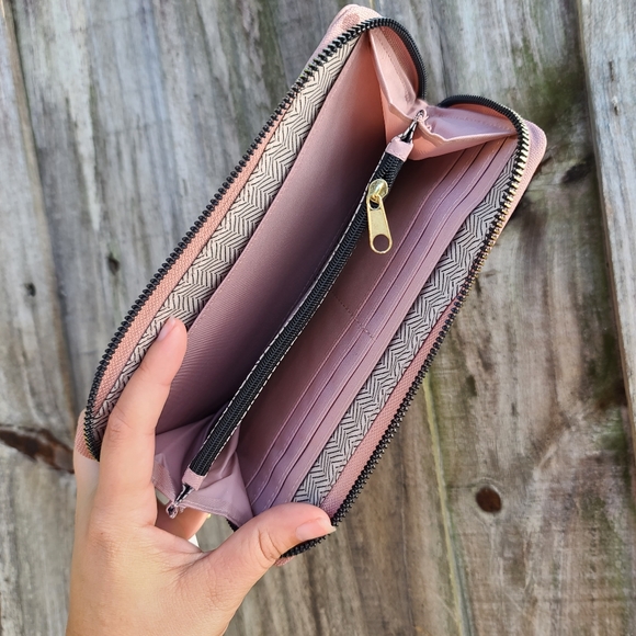 3/$12 or 5/$17🆕️ Small leather wallet wristlet - Picture 4 of 4
